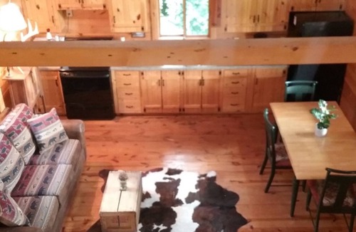 Waterville Cabin | Chestnut. 3 bedroom, 2 bath Log Cabin with outdoor hot tub jacuzzi.sleeps 10