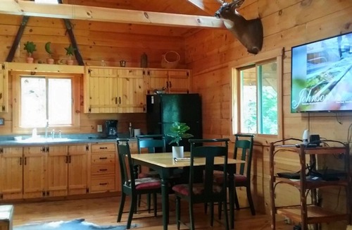 Waterville Cabin | Chestnut. 3 bedroom, 2 bath Log Cabin with outdoor hot tub jacuzzi.sleeps 10