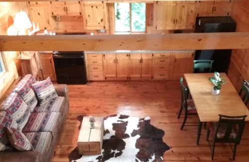 Waterville Cabin | Chestnut. 3 bedroom, 2 bath Log Cabin with outdoor hot tub jacuzzi.sleeps 10
