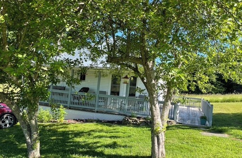 Blue Grass House | Chestnut Cottage, Blue Grass VA