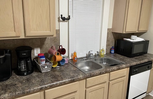 Tupelo House | Chestnut Cottage - Minutes to Downtown and NMMC! Close to Fairpark & Arena.