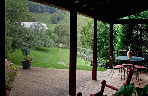 Lansing Cottage | Chestnut Cottage @ Old Orchard Creek Farm - Hiking, Views, Family Friendly