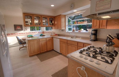 Round Hill Village House | Cheyenne Chalet | Spacious Split-Level Zephyr Cove Home with Game Room and Hot Tub | Sleeps 10