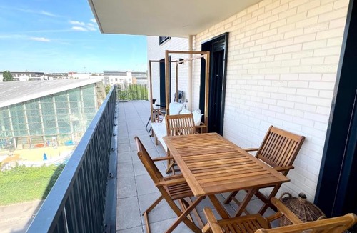 Bobigny Apartment | Chez Bibi - T3 Moderne avec terrasse, parking et accès rapide à Paris