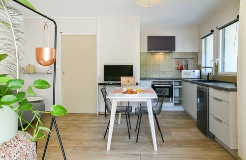 Saint-Pierre-d'Albigny Apartment | Chez Flo Apartment – Cozy Studio with Mountain View and Air Conditioning