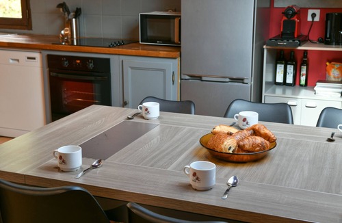 Saint-Pierre-d'Albigny Apartment | Chez Fred 201 – Parking, WiFi, Near Savoie College