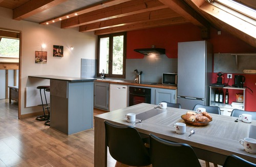 Saint-Pierre-d'Albigny Apartment | Chez Fred 201 – Parking, WiFi, Near Savoie College
