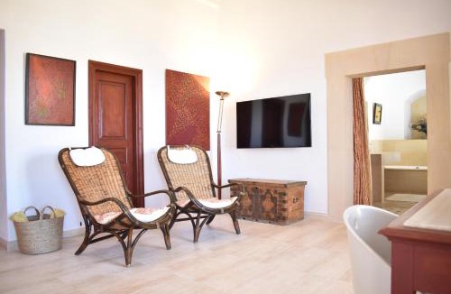 idhra House | Chez Le Goff