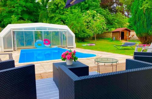 Saint-Martin-d'Ablois Apartment | Chez Lilly & Cie 10 à 12 personnes avec sauna et piscine