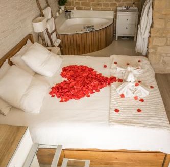 Les Patis Apartment | Chez Millouz - Triplex semi-troglodyte