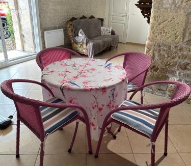 Salles-d'Angles House | Chez Roger et Danielle