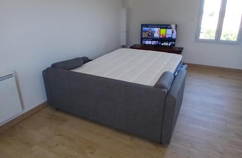 Saint-Germain-Nuelles Apartment | Chez steph