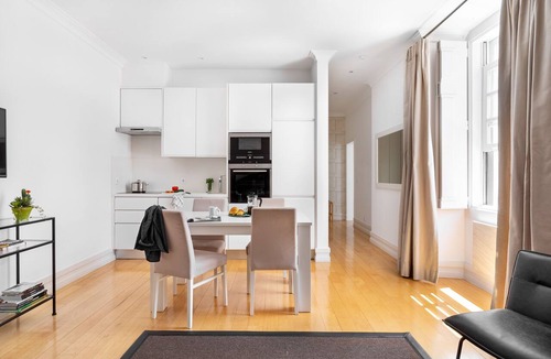Sacramento Apartment | Chiado | CHARMING & ROMANTIC | Family-Friendly