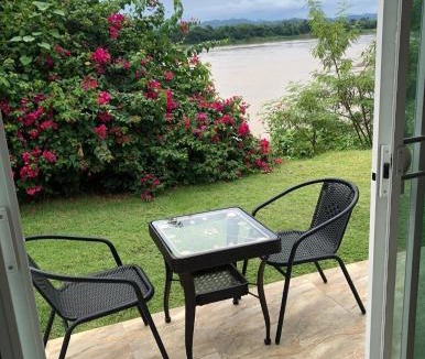 Chiang Khan Villa | Chiang Khan Riverside Pool Villa and Two Bungalows