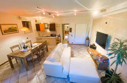 Mologno Apartment | Chiara House