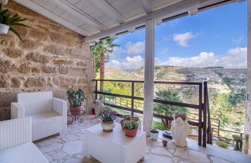 Ragusa House | Chibao House Holiday Home with Private Pool, Mountain View, Garden & Wi-Fi