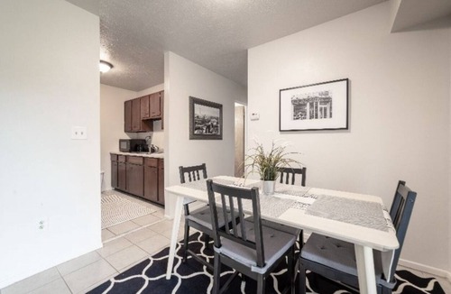 Mentor Apartment | Chic 1 Bd Perfect for Travel Professionals!