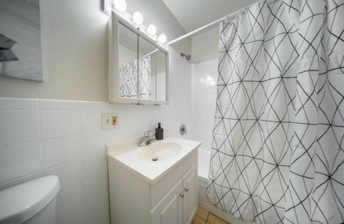 Mentor Apartment | Chic 1 Bd Perfect for Travel Professionals!