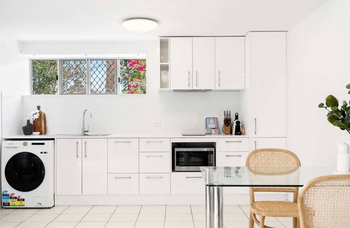Bridgeman Downs House | Chic 1-Bed Escape with Parking Bridgeman Downs