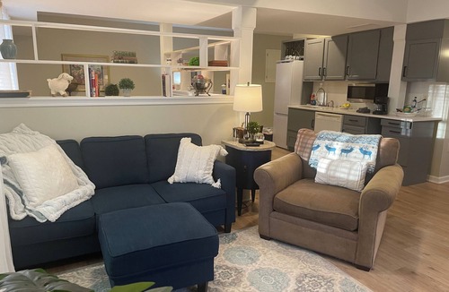 Tate Apartment | Chic 1-bedroom with WiFi and AC in fabulous Alpharetta - Blue Gate
