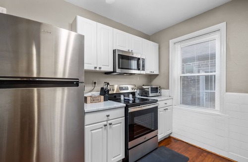 Clifton Heights Condo | Chic 1BD 1 BA in quiet South City with easy access to I-44, near hospitals, parks, etc. Enjoy a cozy queen bed, full kitchen, fast WiFi, smart TV, and in-unit laundry. Ideal for solo travel, couples, or professionals. Free parking. No pets/smoking.