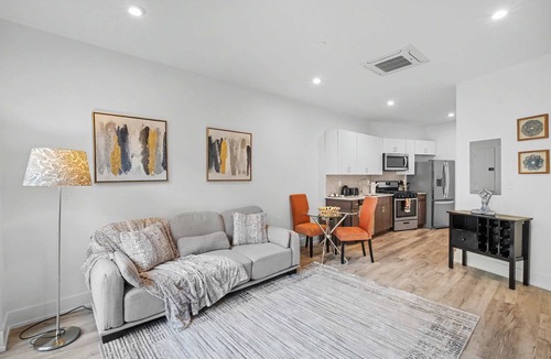 Olde Kensington Apartment | Chic 1BD Sleeps 2 Near Independence Hall Philly