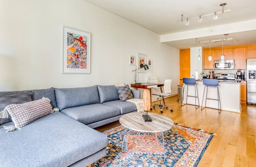 Clarendon Apartment | Chic 1BR in Arlington near Metro, Gym + Pool