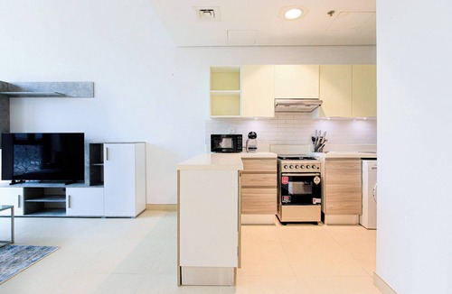 Jadaf Apartment | Chic 1BR Iris Amber Al Jaddaf