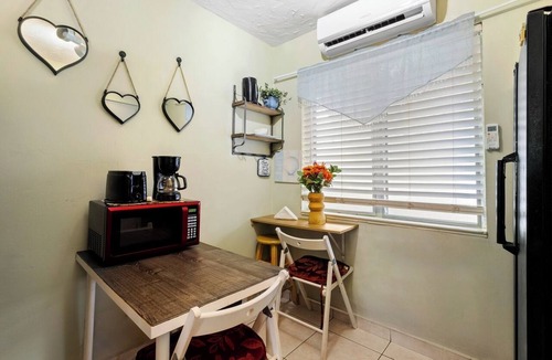 Downtown Hollywood Apartment | Chic 1BR Studio – Pets Welcome, Garden and BBQ