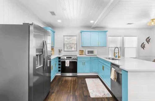 Mount Pleasant Cottage | Chic 2/2 Cottage Near Downtown & Beaches