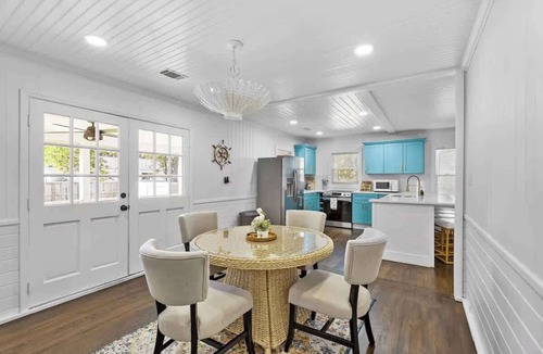 Mount Pleasant Cottage | Chic 2/2 Cottage Near Downtown & Beaches