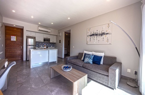 12th Street Apartment | CHIC 2 Bdr ♥️ PDC CONDO near 5th avenue & BEACH 🏖