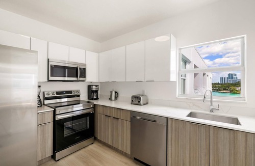 Bay Harbor Islands Apartment | Chic 2 Bed Apt, Balcony and Serene Water Views