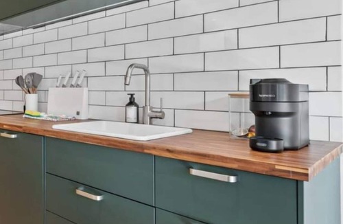 St Kilda Apartment | Chic 2-Bed Apartment in Vibrant St Kilda
