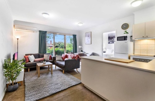 Windsor Apartment | Chic 2-Bed Apartment near Albert Park