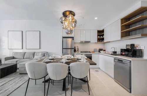 Za'abeel 2 Apartment | Chic 2-bed apartment with Full Burj View in vibrant Dubai - WiFi and AC incl.