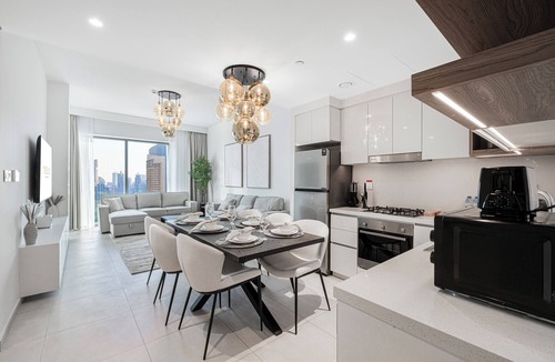 Za'abeel 2 Apartment | Chic 2-bed apartment with Full Burj View in vibrant Dubai - WiFi and AC incl.