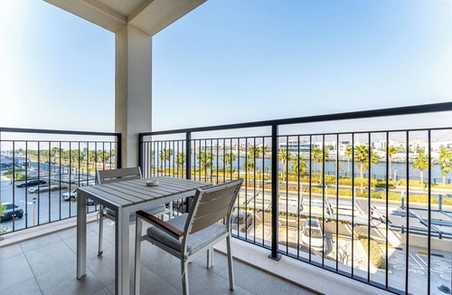 Dubai Apartment | Chic 2-Bed Apartment with Balcony and Waterfront Views in Port de La Mer
