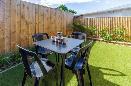 Henderson House | Chic 2-Bed Gem: Trust Arena Proximity - West AKL