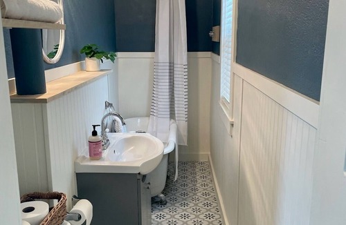 Northeast Minneapolis Apartment | Chic 2-bedroom apartment in great Minneapolis neighborhood & luxury gym access