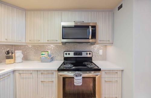 Saskatoon Downtown Apartment | Chic 2-bedroom apartment with fitness room and AC in vibrant Saskatoon