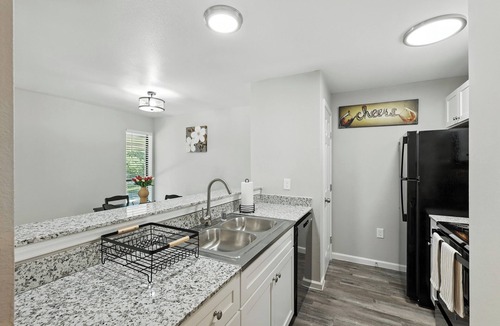 Addison Apartment | Chic 2-bedroom apartment with pool, fitness room in vibrant Addison