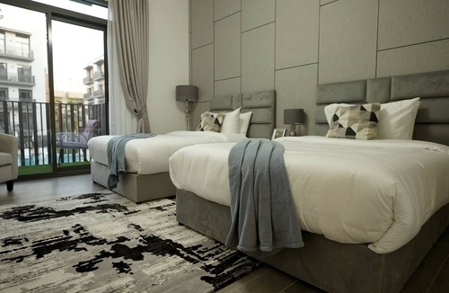 Dubai Apartment | Chic 2-bedroom apartment with fitness room, WiFi in vibrant Dubai