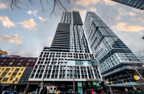 Garden District Apartment | Chic 2 Bedroom Close to Eaton Centre