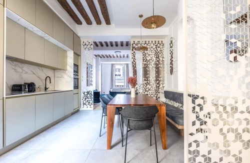 Les Iles Apartment | Chic 2-Bedroom Haven