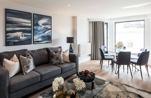 Kensington Apartment | Chic 2 Bedroom Luxury Apartment in Earls Court