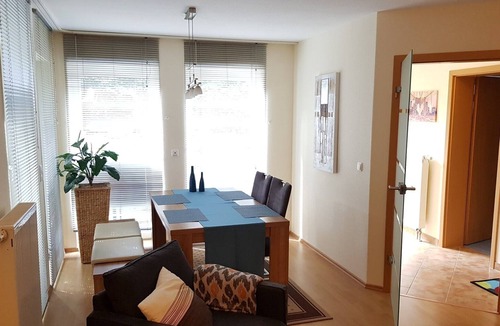 Saulheim Apartment | Chic 2-room basement apartment with a separate entrance in the family home