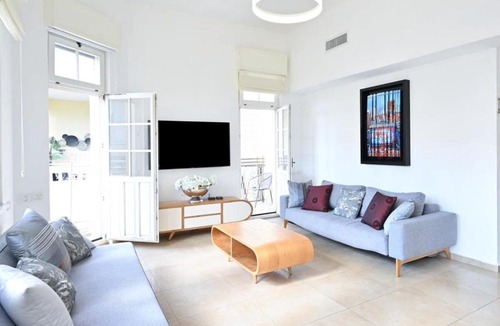 Tel Aviv Promenade Apartment | Chic 2BR Apartment close to the beach by HolyGuest