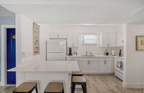 Varnum Park Apartment | Chic 2BR Apt - Wifi + Parking/Near EGAD & Beaches