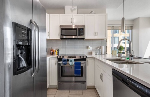 Victoria Park Apartment | Chic 2BR Condo in Vibrant Downtown Calgary